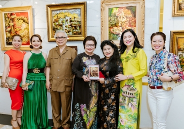 Khoảnh khắc Peony&Iris_Họa sĩ Văn Dương Thành, triển lãm mang chủ đề kỷ niệm hương quê