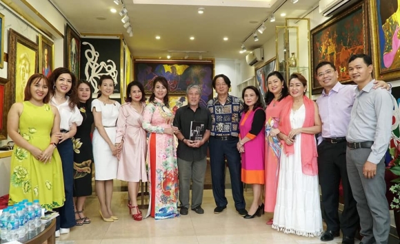 Buổi đấu giá tranh của họa sĩ Lê Đại Chúc 2/10/20