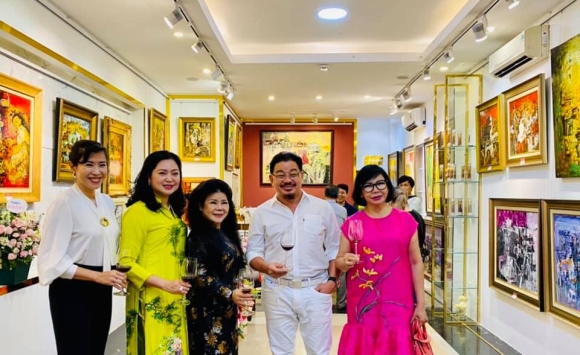 Họa sĩ Văn Dương Thành và Peony&Iris