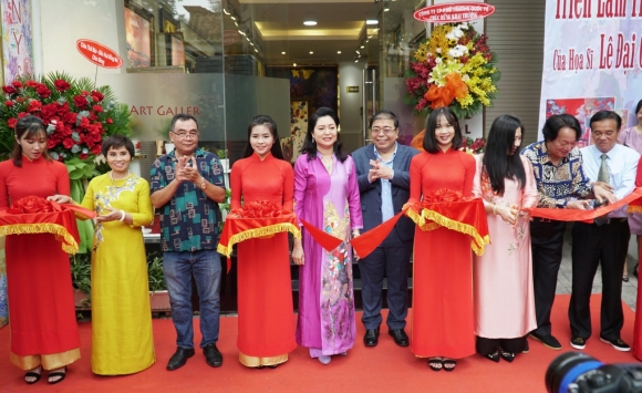 Phòng tranh Peony&Iris : Khai trương hồng phát.